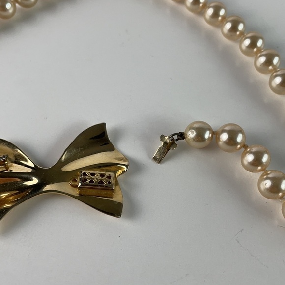 Vintage Champagne Pearls with Gold Bow Clasp - Picture 7 of 11